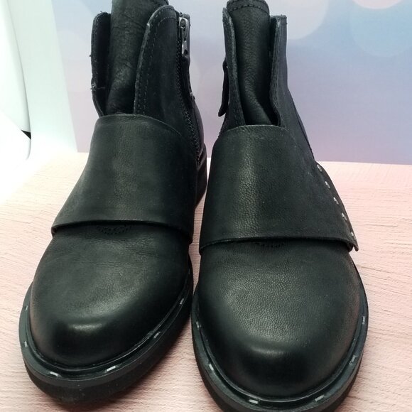 Studded Black Leather Ankle Boots OFF THE BEATEN PATH Size 6.5 - Picture 6 of 8